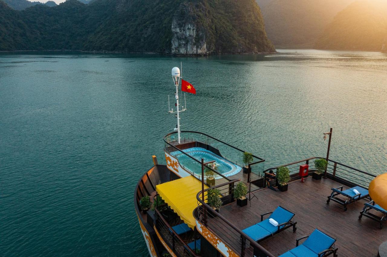 Nostalgia Halong Cruise Hotel Ха Лонг Екстериор снимка