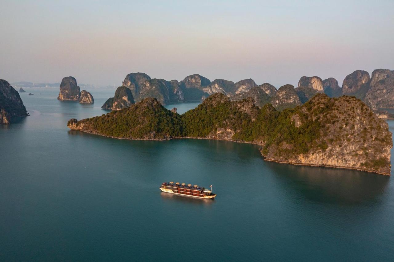 Nostalgia Halong Cruise Hotel Ха Лонг Екстериор снимка