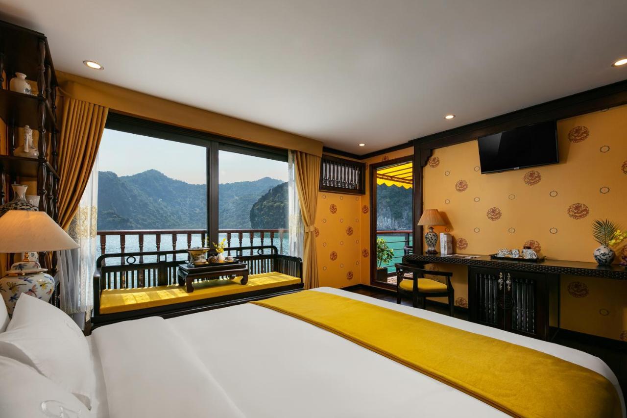 Nostalgia Halong Cruise Hotel Ха Лонг Екстериор снимка