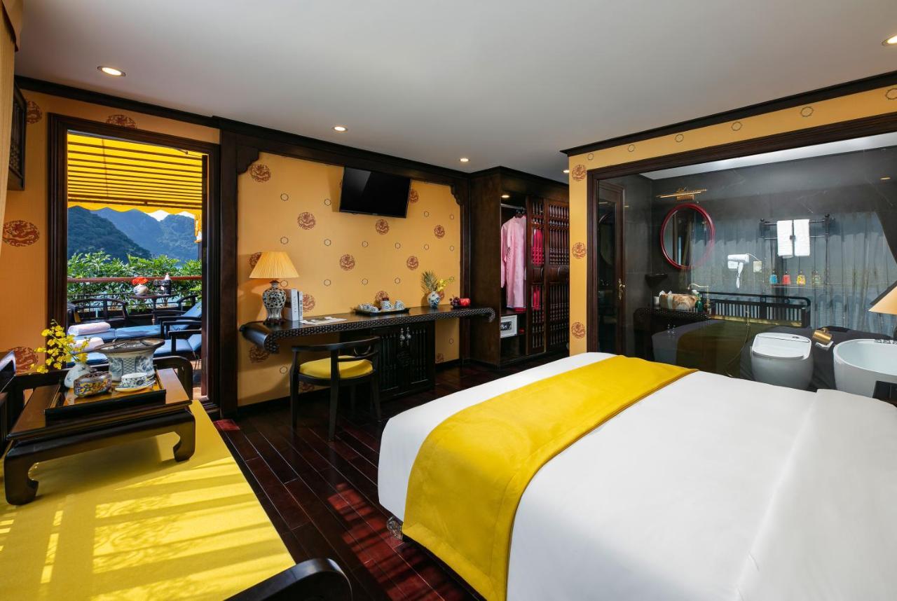 Nostalgia Halong Cruise Hotel Ха Лонг Екстериор снимка