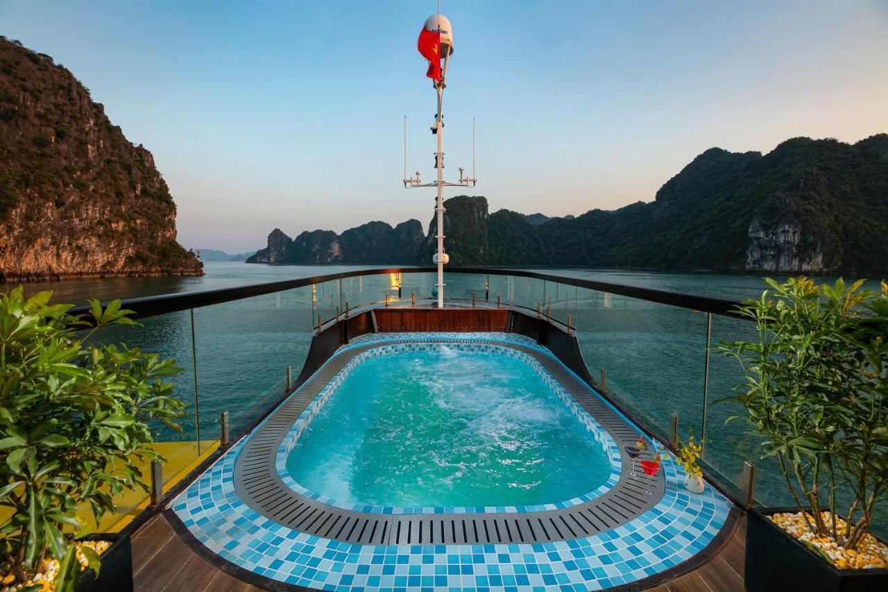 Nostalgia Halong Cruise Hotel Ха Лонг Екстериор снимка