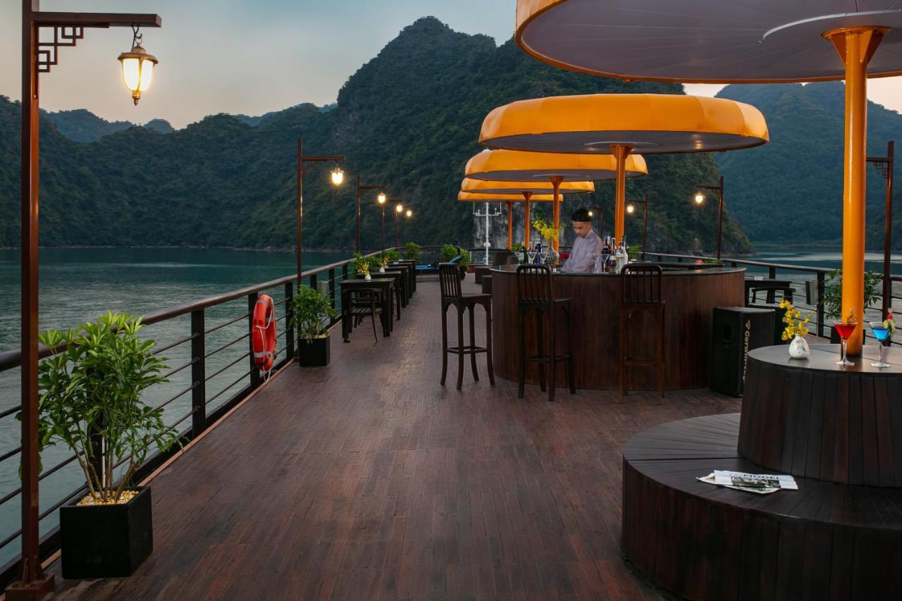 Nostalgia Halong Cruise Hotel Ха Лонг Екстериор снимка