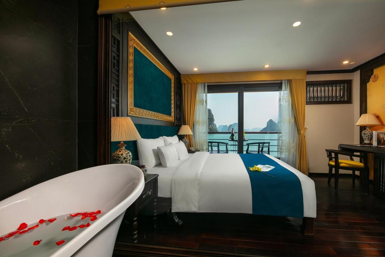 Nostalgia Halong Cruise Hotel Ха Лонг Екстериор снимка