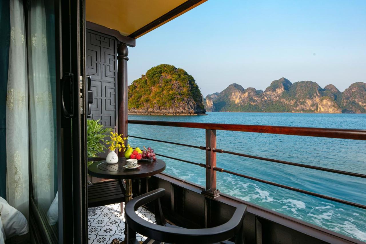 Nostalgia Halong Cruise Hotel Ха Лонг Екстериор снимка