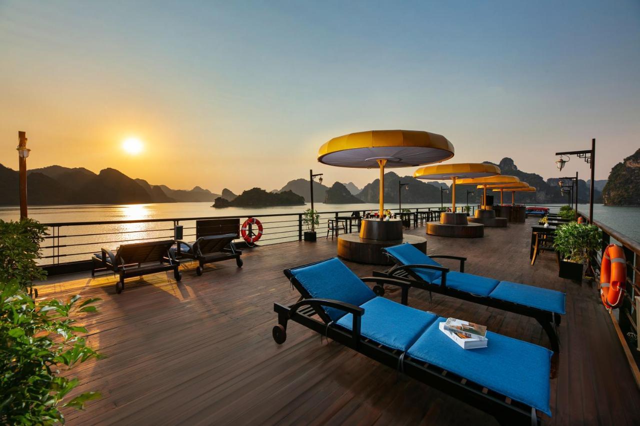 Nostalgia Halong Cruise Hotel Ха Лонг Екстериор снимка